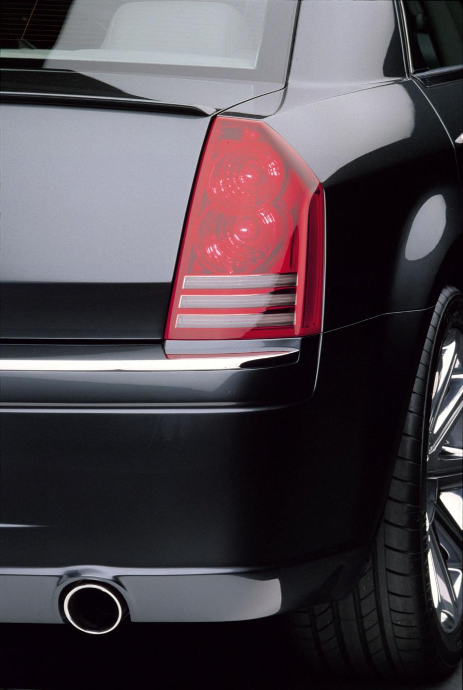  Chrysler 300C Concept 2003 года  (фото 35 из 69)